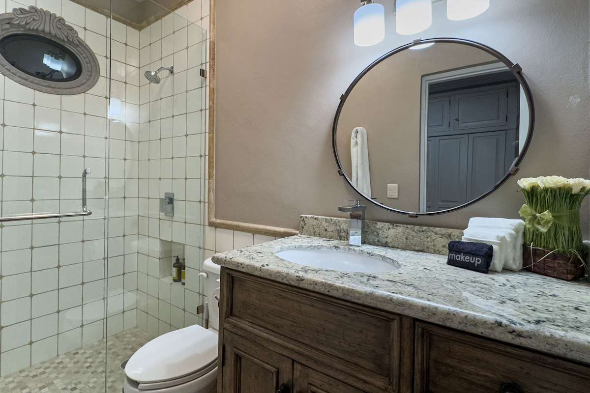 Casa Mimosa, 3BR Retreat with Rooftop & City Views 21