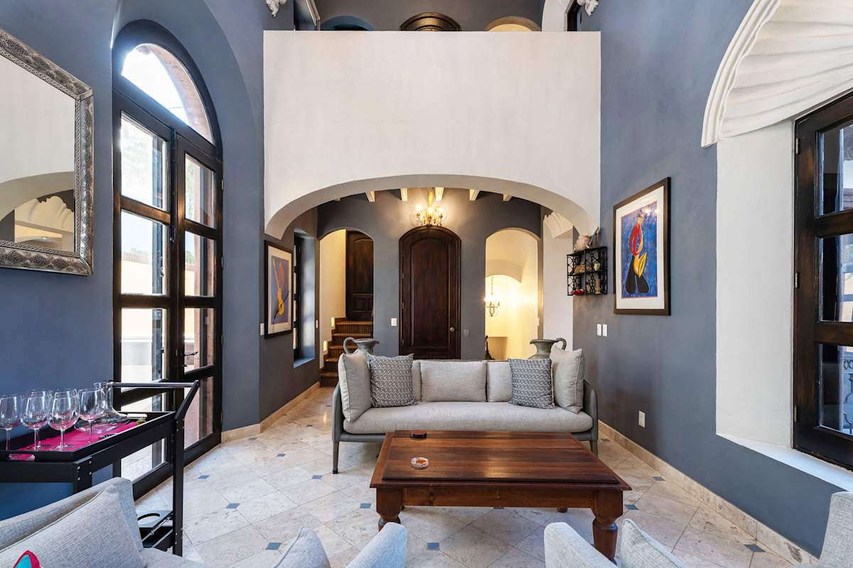 Casa Elegante, 3BR Modern Retreat in Centro 8