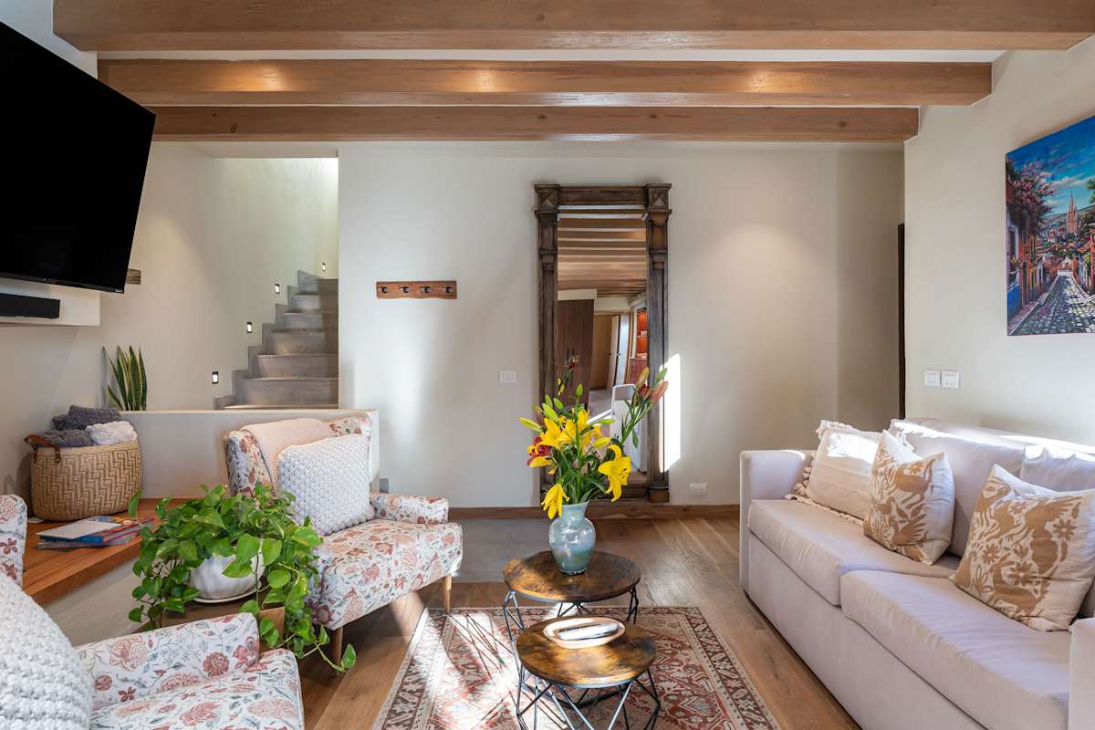 Le Cottage 2BR Penthouse with Parroquia Views 6