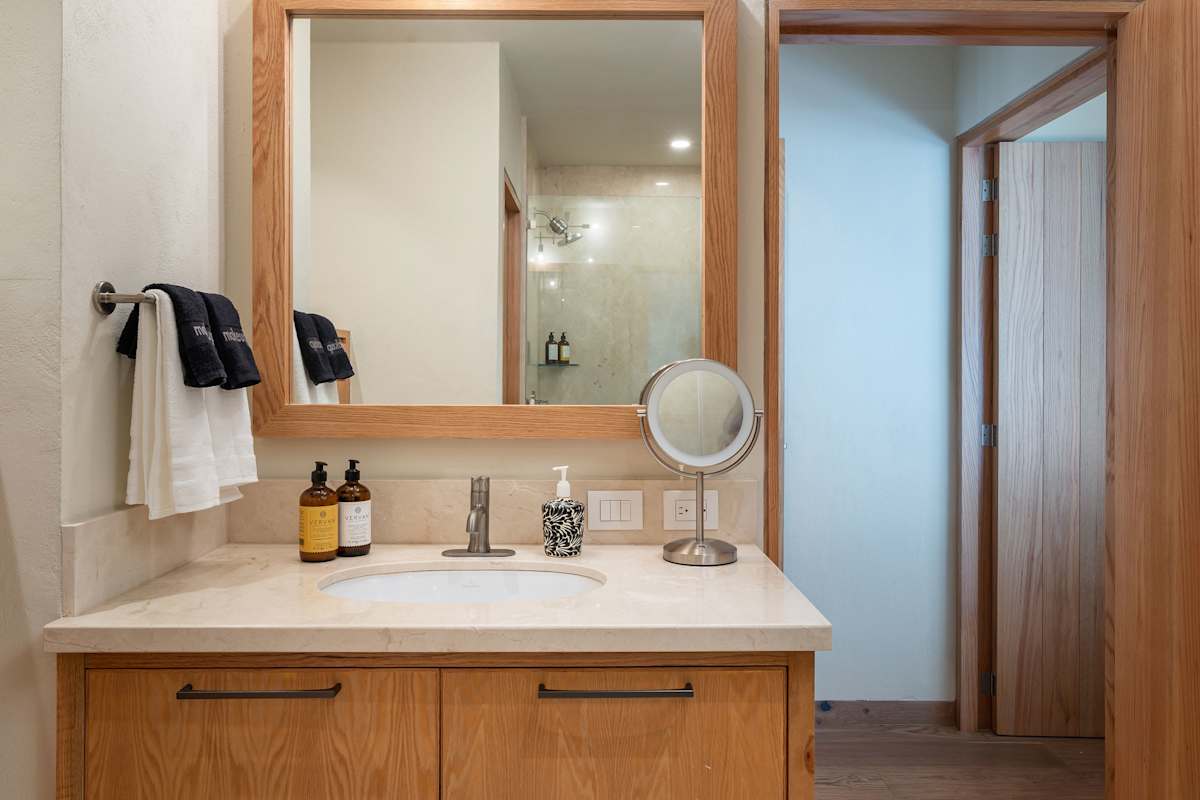 Le Cottage 2BR Penthouse with Parroquia Views 20