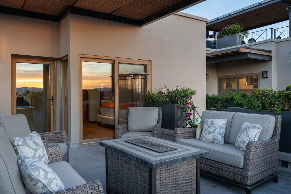 Le Cottage 2BR Penthouse with Parroquia Views 25