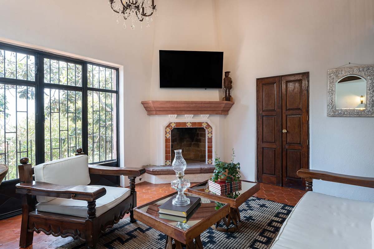 Casa Pedro Vargas: 6BR Estate w/ Hot Tub & Modern Comforts 31
