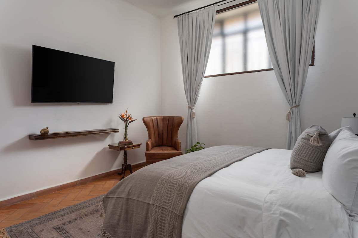 Casa Pedro Vargas: 6BR Estate w/ Hot Tub & Modern Comforts 36