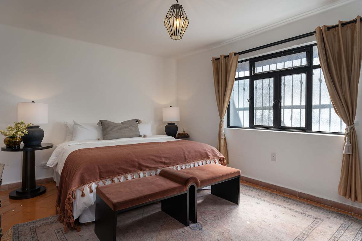 Casa Pedro Vargas: 6BR Estate w/ Hot Tub & Modern Comforts 39