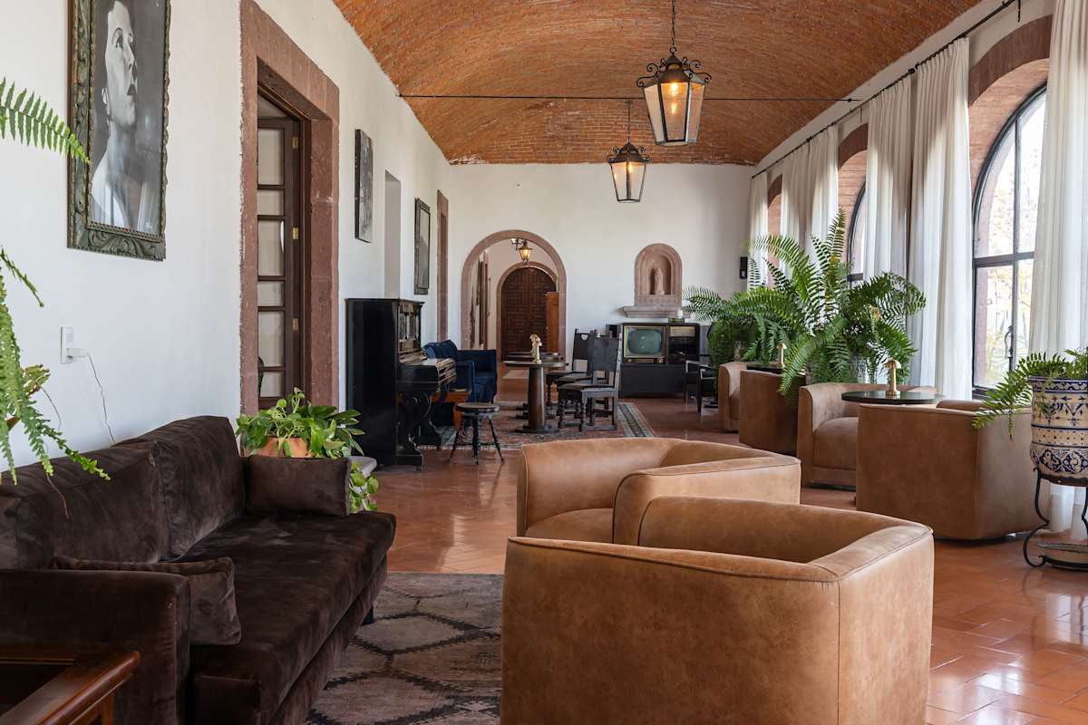 Casa Pedro Vargas: 6BR Estate w/ Hot Tub & Modern Comforts 15