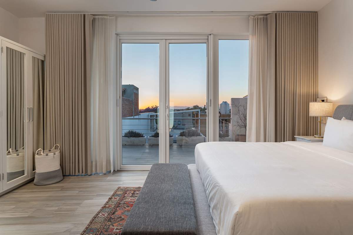 Casa Blanca, 2BR Modern Home with Rooftop Views 13