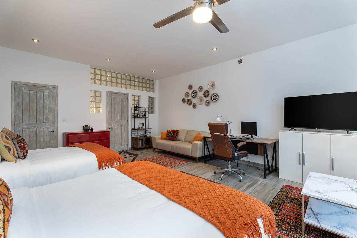 Casa Blanca, 2BR Modern Home with Rooftop Views 25