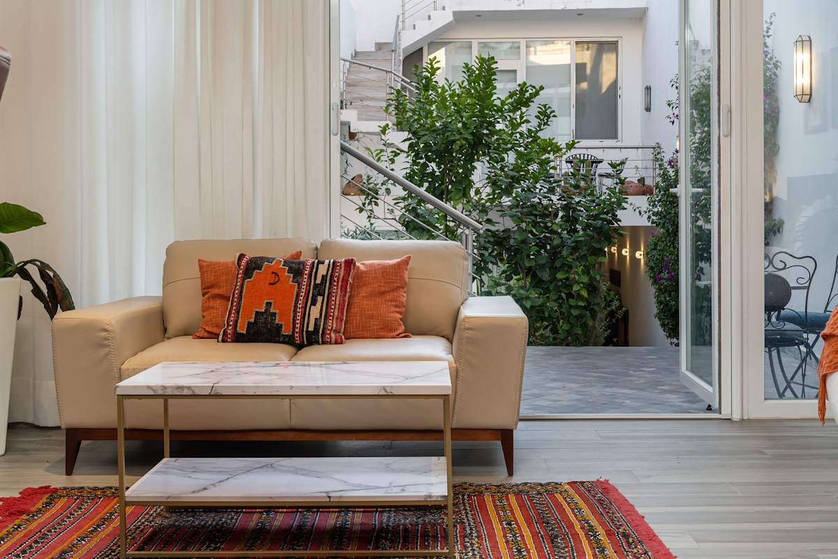 Casa Blanca, 2BR Modern Home with Rooftop Views 23