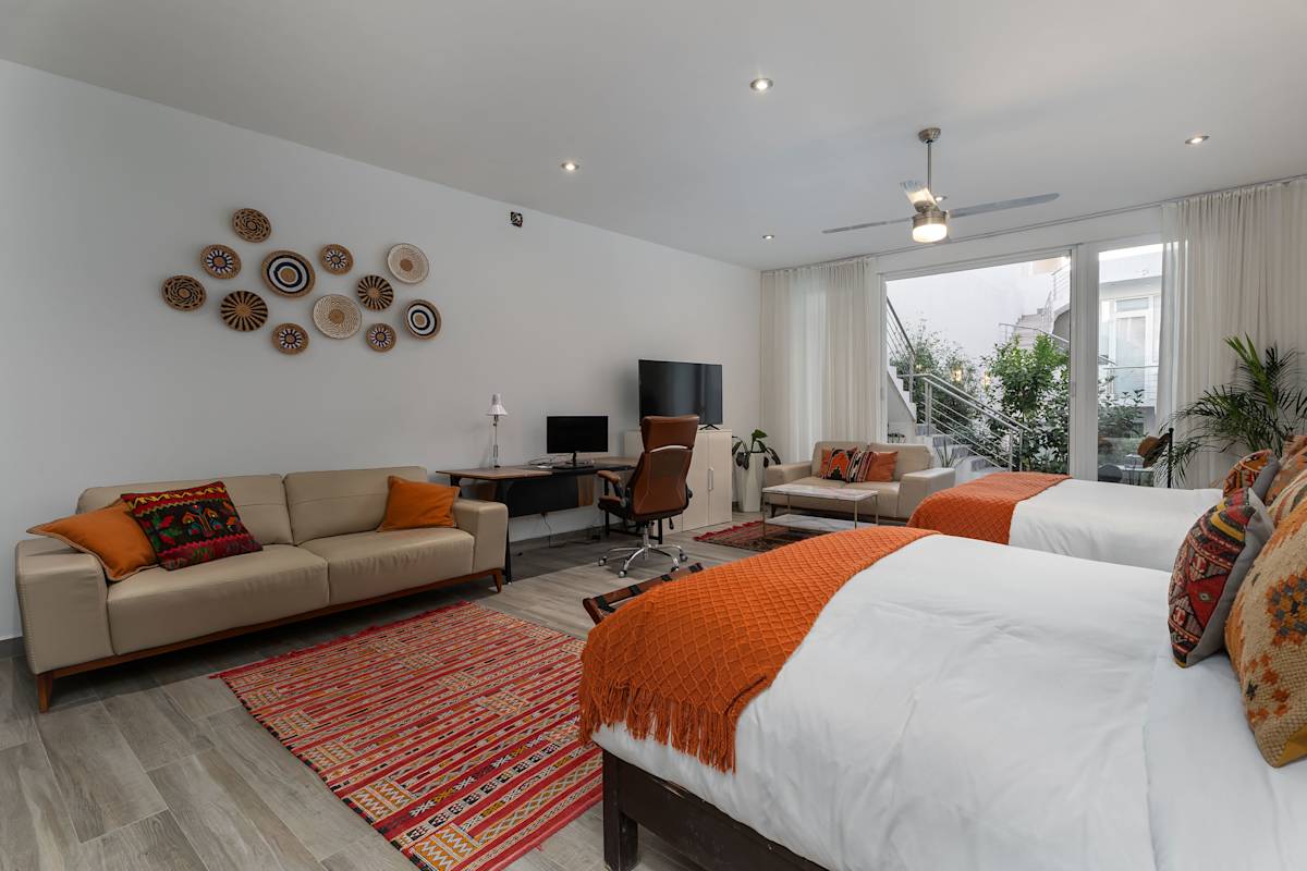 Casa Blanca, 2BR Modern Home with Rooftop Views 26