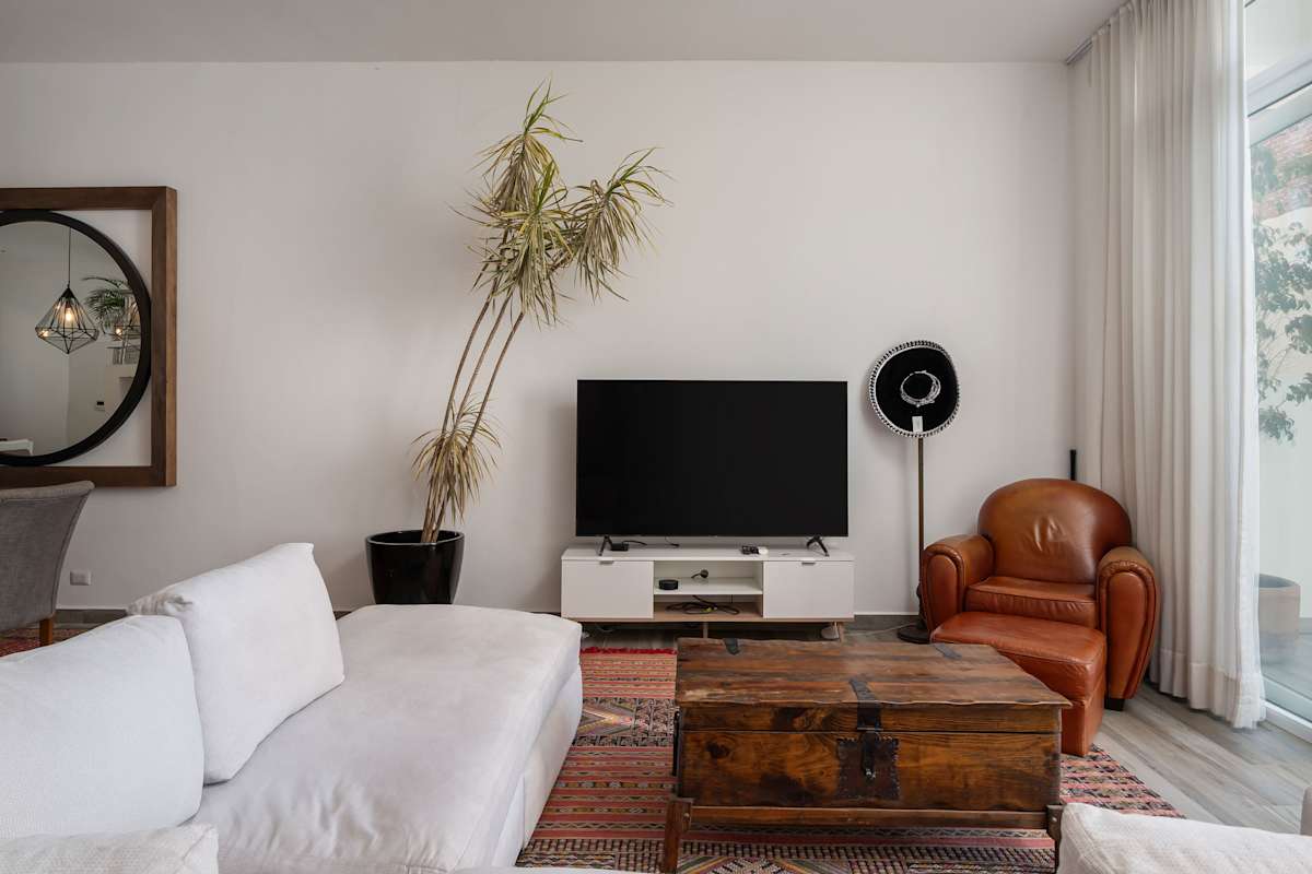 Casa Blanca, 2BR Modern Home with Rooftop Views 10
