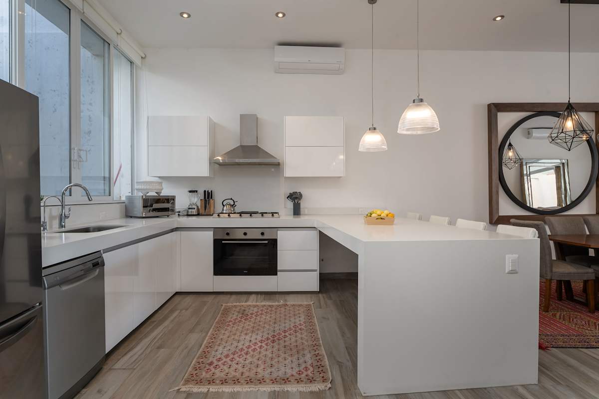 Casa Blanca, 2BR Modern Home with Rooftop Views 20