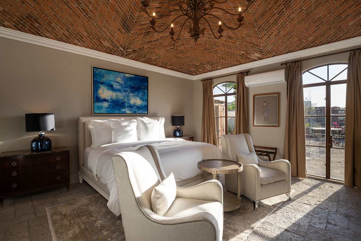 Casa Faroles, Designer 7BR Villa with Pool Jacuzzi & Full Staff 24