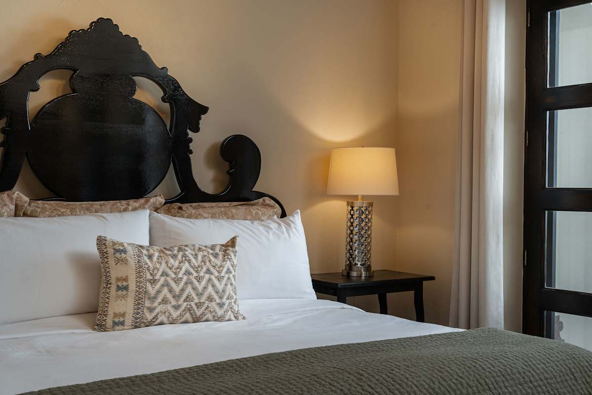 Casa Elegante, 3BR Modern Retreat in Centro 13