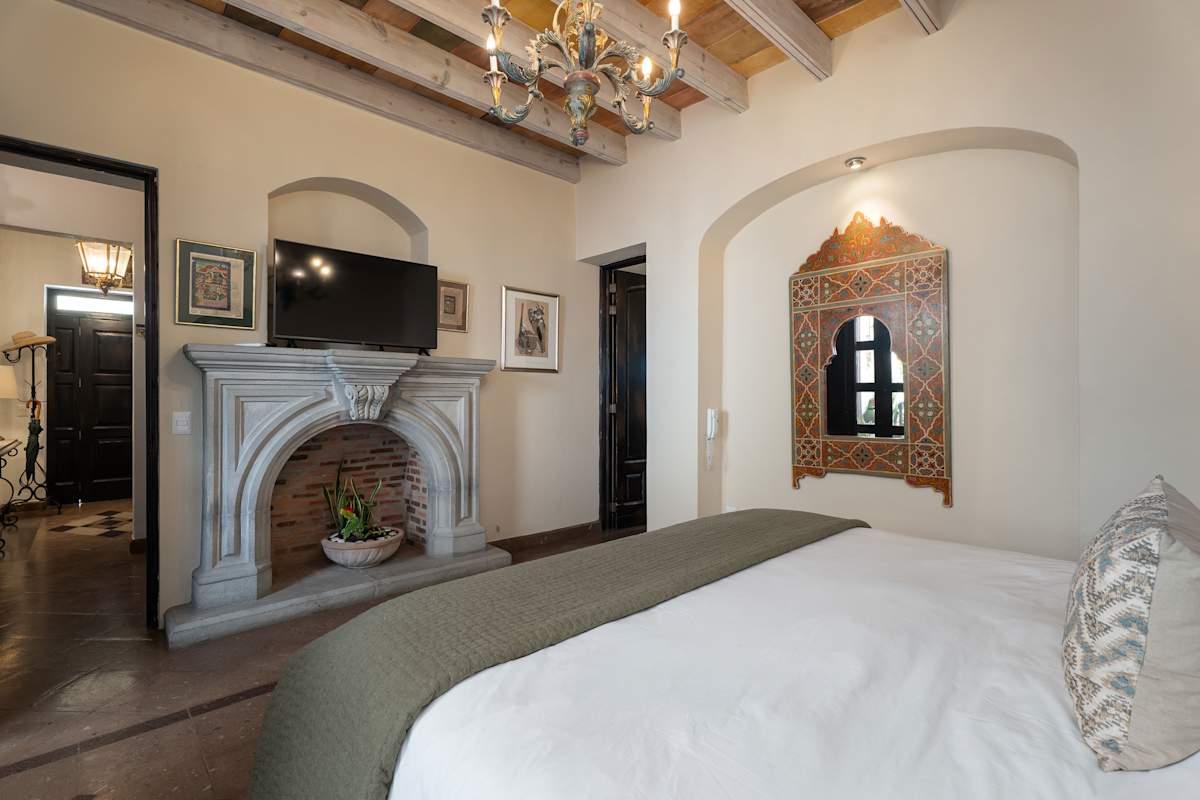 Casa Elegante, 3BR Modern Retreat in Centro 15