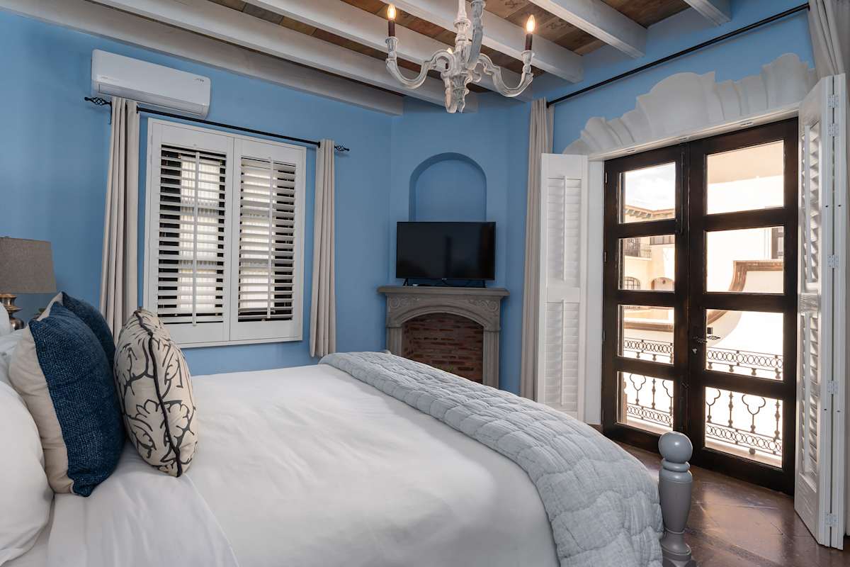 Casa Elegante, 3BR Modern Retreat in Centro 22