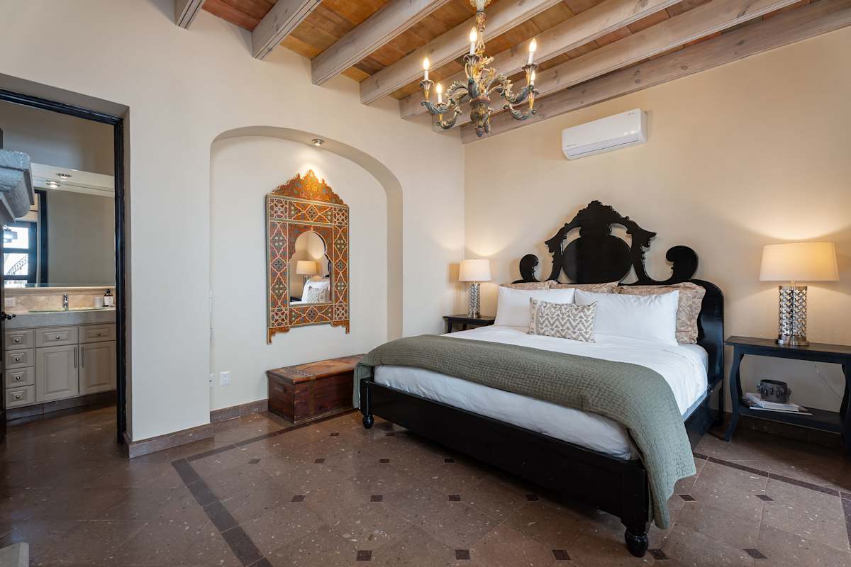 Casa Elegante, 3BR Modern Retreat in Centro 5