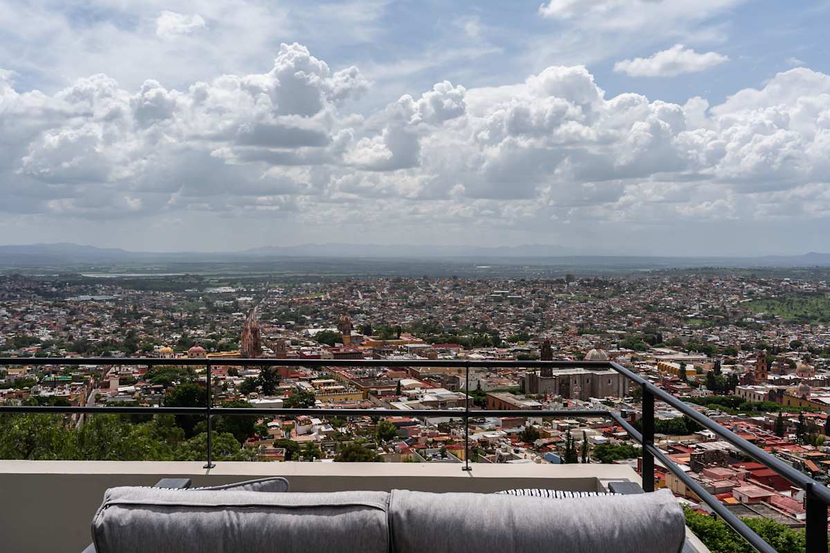 Casa Altamira: Stylish 1BR w/ City Views in Centro · photo 13