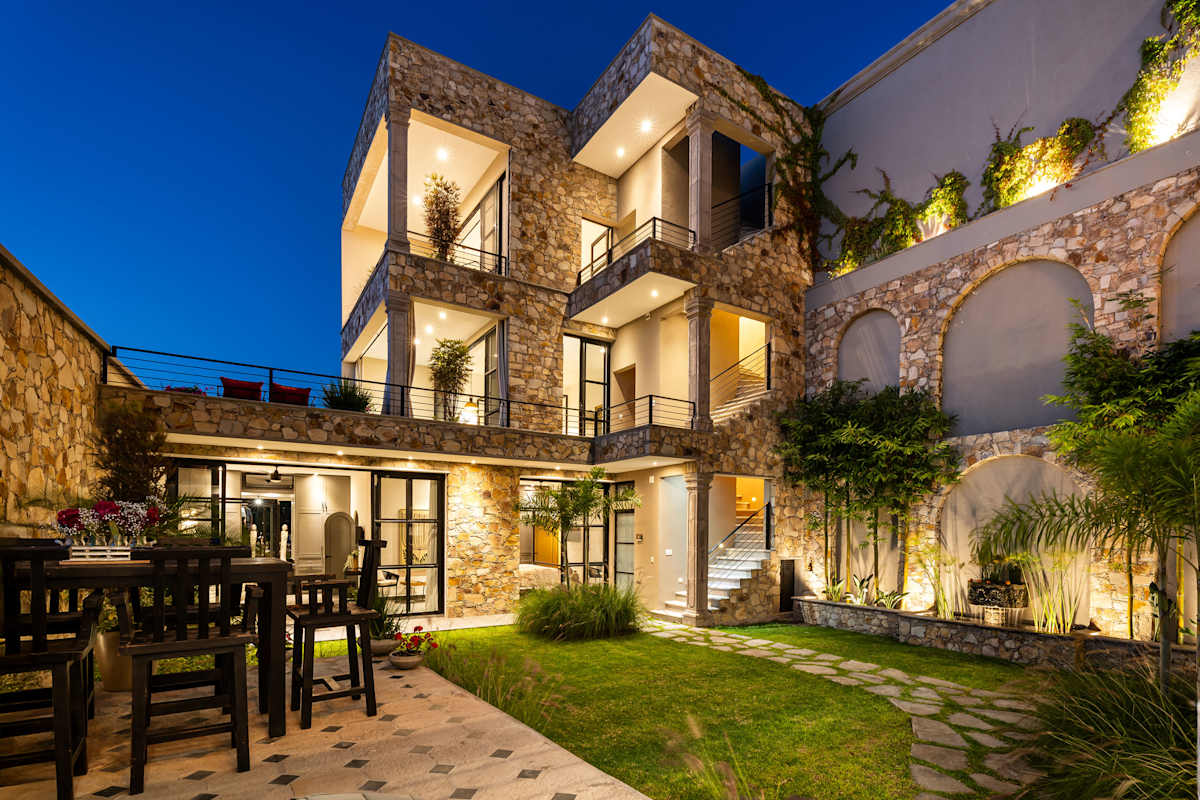Vista Vieja – 6BR Luxury Villa with Pool & Views, a Mini Resort with Indoor/Outdoor Living · photo 28