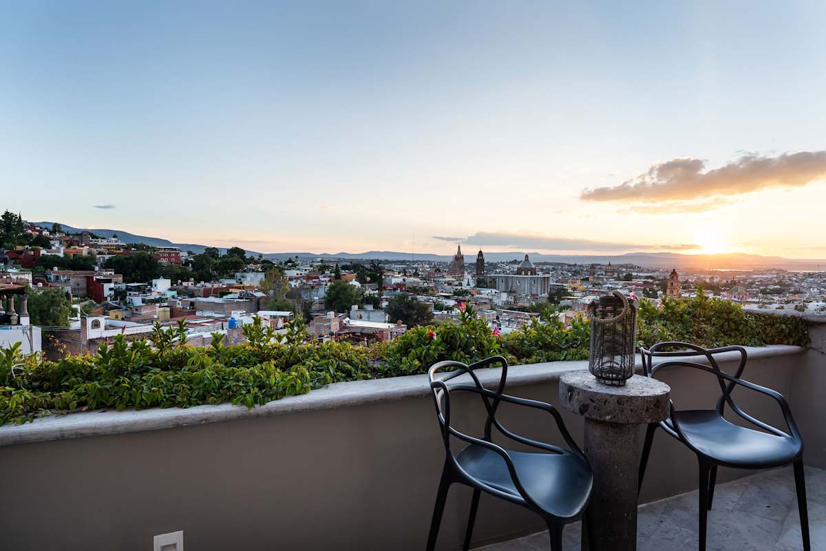 Vista Vieja – 6BR Luxury Villa with Pool & Views, a Mini Resort with Indoor/Outdoor Living · photo 19