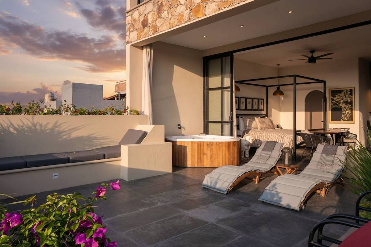 Vista Vieja – 6BR Luxury Villa with Pool & Views, a Mini Resort with Indoor/Outdoor Living · photo 26