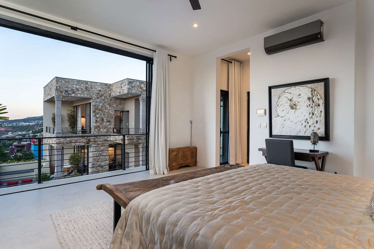 Vista Vieja – 6BR Luxury Villa with Pool & Views, a Mini Resort with Indoor/Outdoor Living · photo 13
