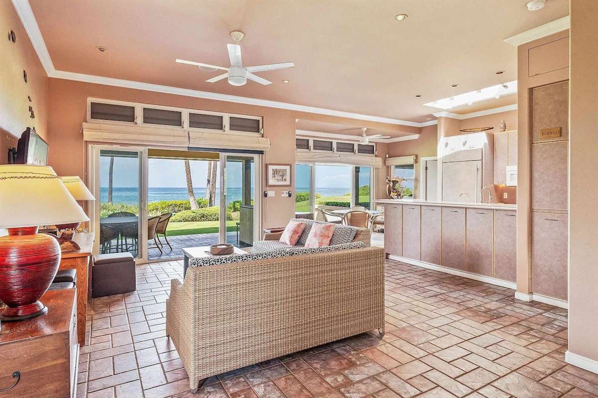 Beach Front Mana House, Kihei vacation rental – photo 1 of 24