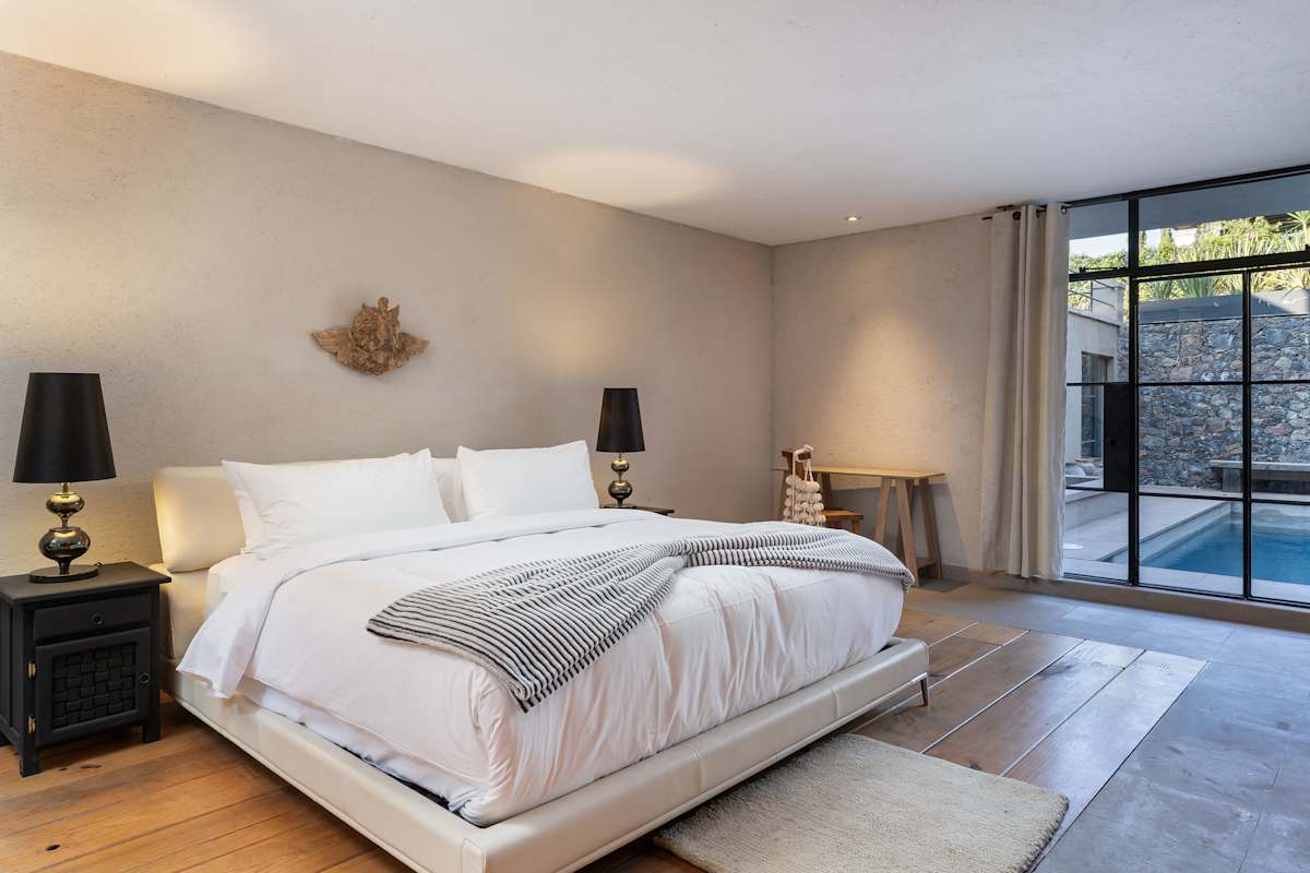 The Glasshouse — Contemporary 5BR w/Pool & Rooftop 8