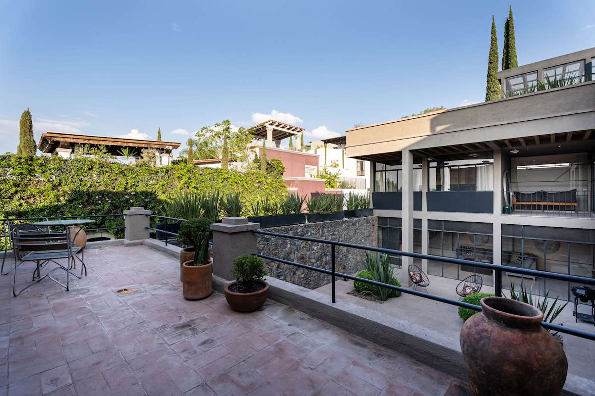The Glasshouse — Contemporary 5BR w/Pool & Rooftop 24