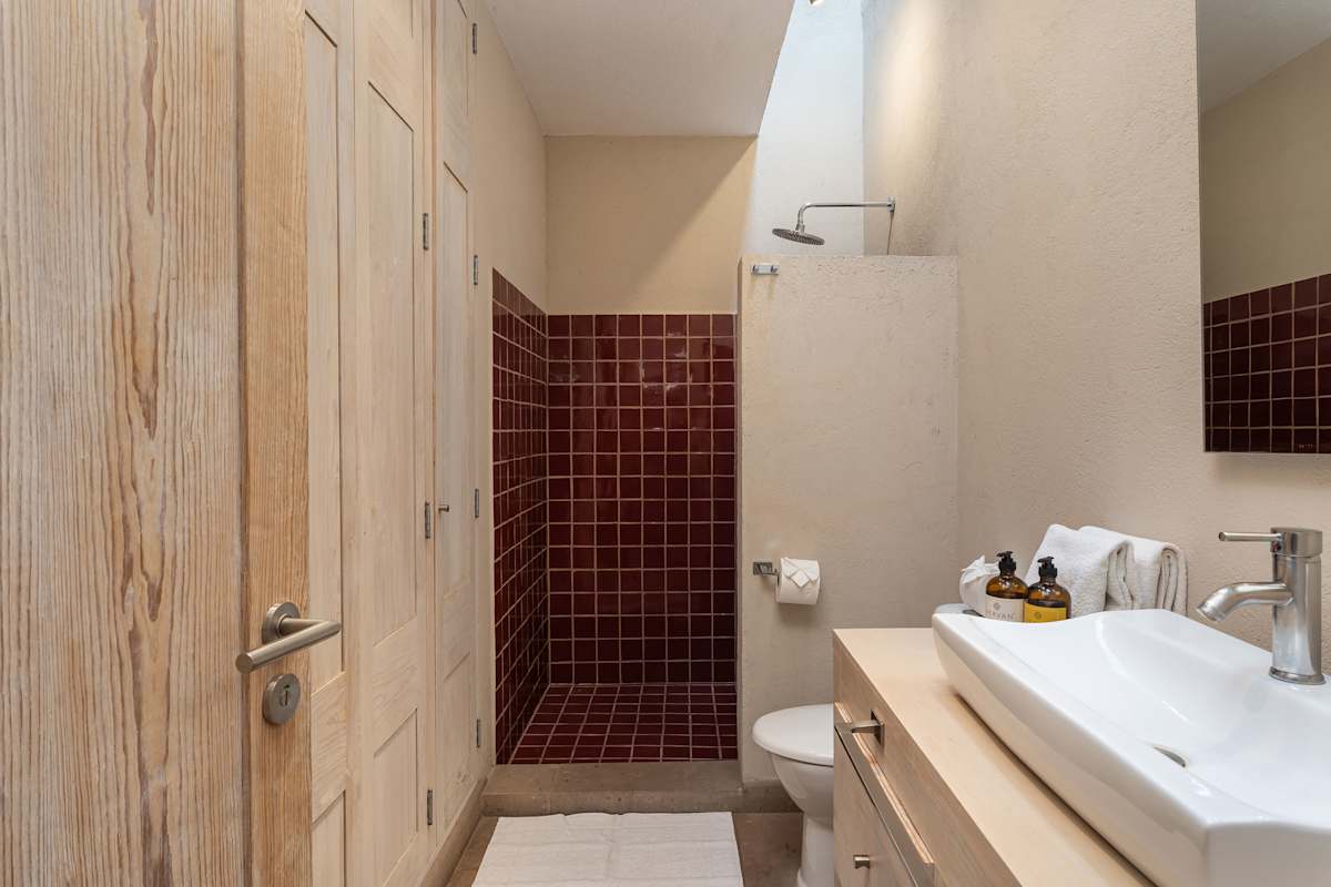 The Glasshouse — Contemporary 5BR w/Pool & Rooftop 23