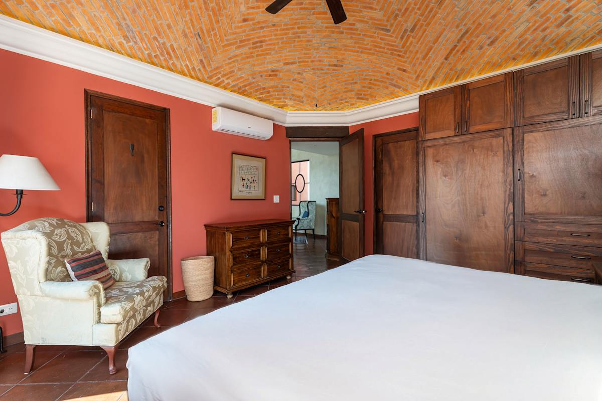 3BR Guadalupe Home with Rooftop & Elevator, Flat Walk to Centro 15