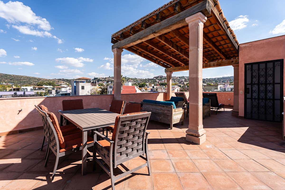 3BR Guadalupe Home with Rooftop & Elevator, Flat Walk to Centro 25