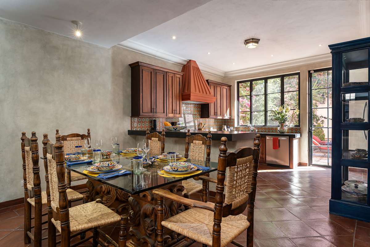 3BR Guadalupe Home with Rooftop & Elevator, Flat Walk to Centro 9