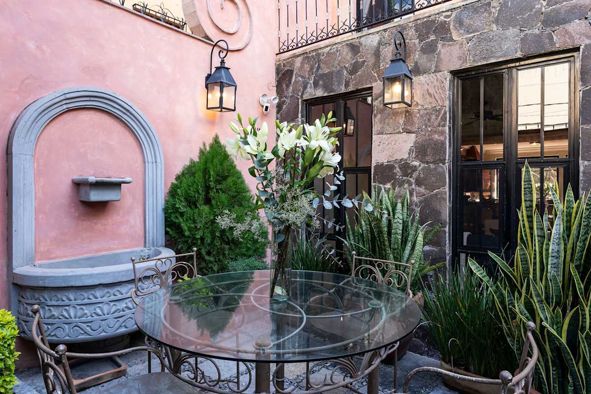 3BR Guadalupe Home with Rooftop & Elevator, Flat Walk to Centro 28