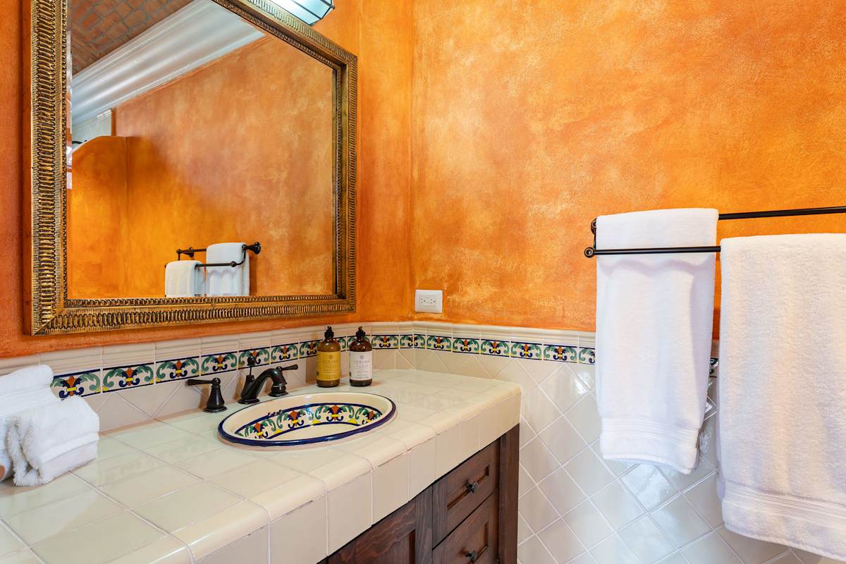 3BR Guadalupe Home with Rooftop & Elevator, Flat Walk to Centro 21