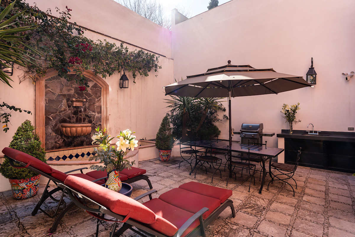 3BR Guadalupe Home with Rooftop & Elevator, Flat Walk to Centro 30