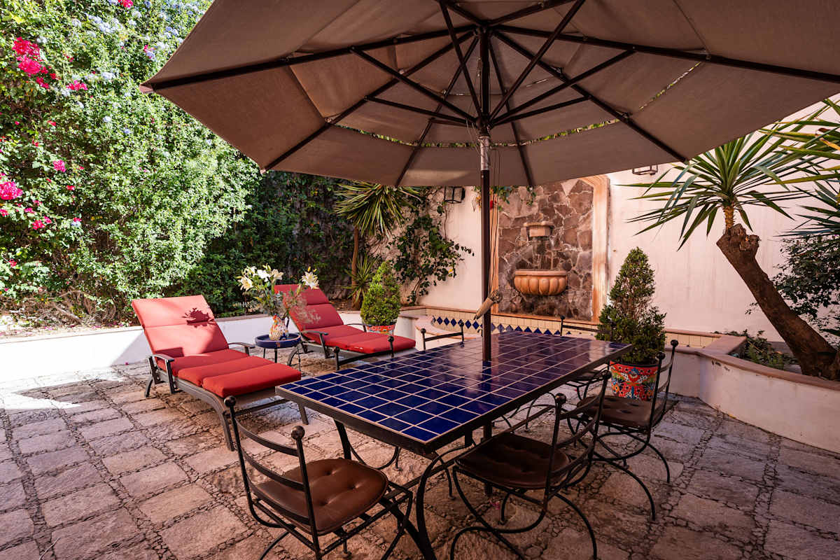 3BR Guadalupe Home with Rooftop & Elevator, Flat Walk to Centro 29