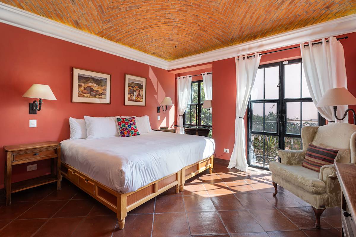 3BR Guadalupe Home with Rooftop & Elevator, Flat Walk to Centro 13