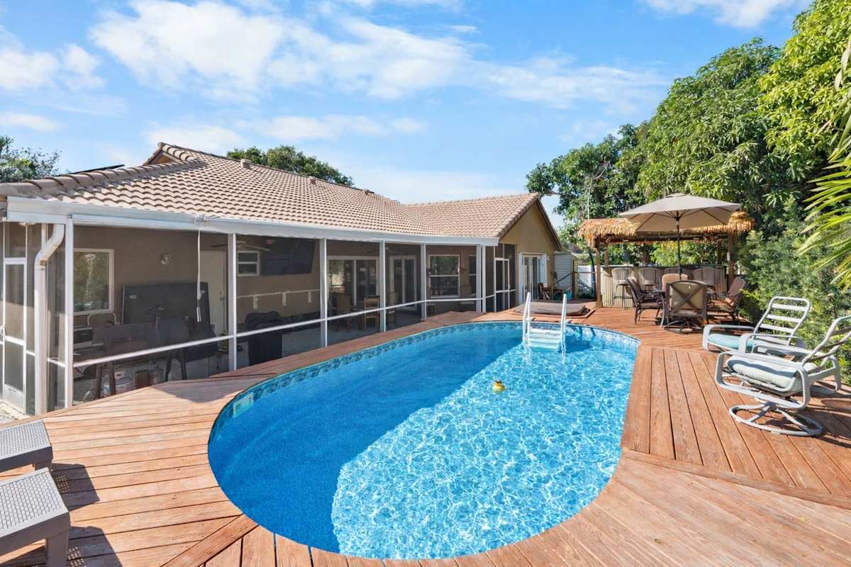 Pool, Bar & Games | Ft Lauderdale Home