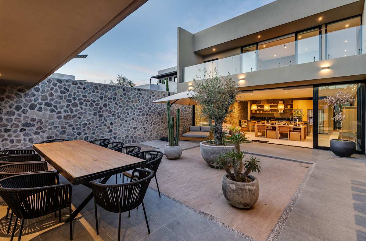 Casa Malanquín, Modern 4BR Home in Golf Community 25
