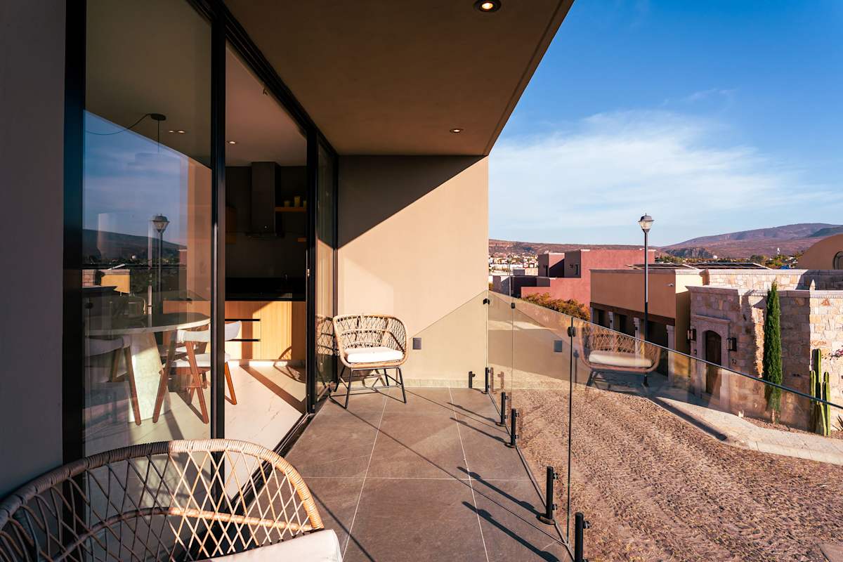 Casa Malanquín, Modern 4BR Home in Golf Community 33