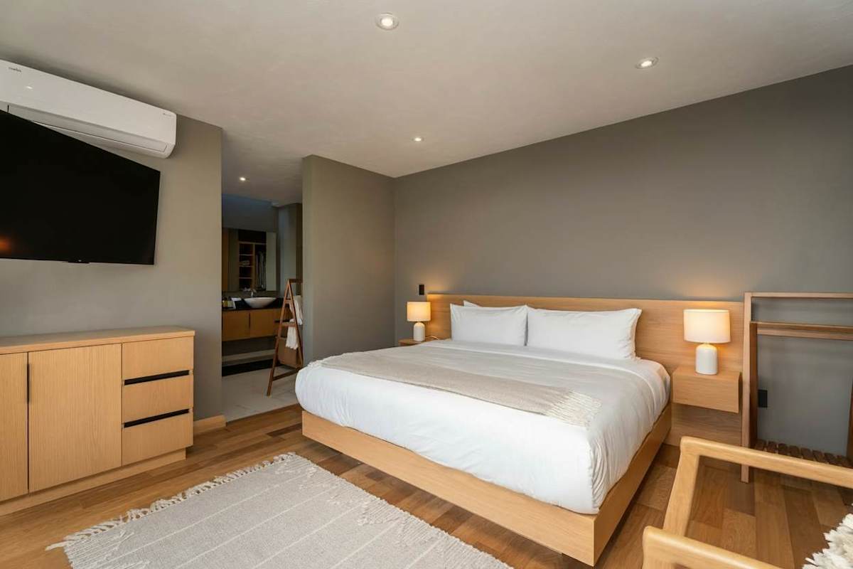Casa Malanquín, Modern 4BR Home in Golf Community 17