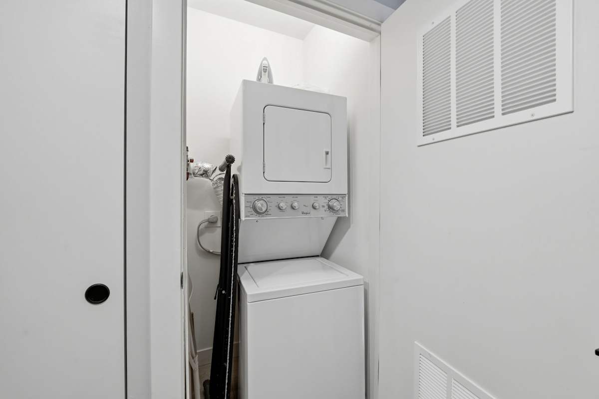 Two-bedroom, 2nd floor, king and double, photo 14 of 30