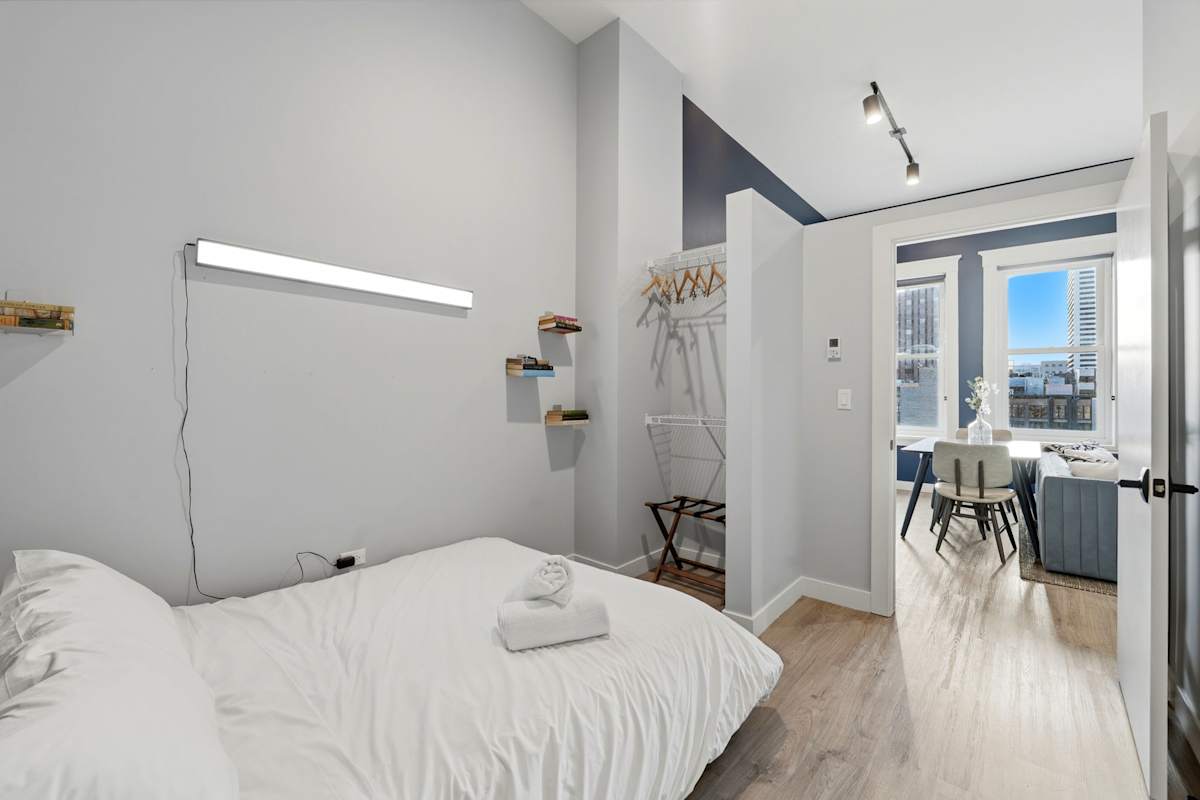 Three-bedroom, 10th floor, photo 20 of 44