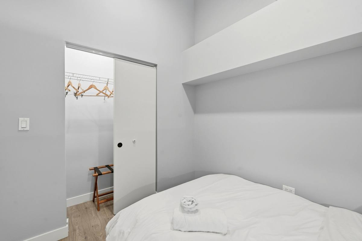 Three-bedroom, 5th floor, photo 19 of 36