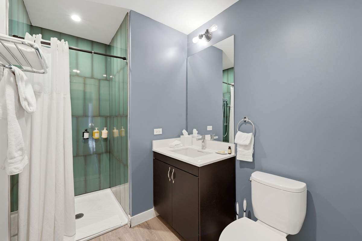 Three-bedroom, 10th floor, photo 15 of 44