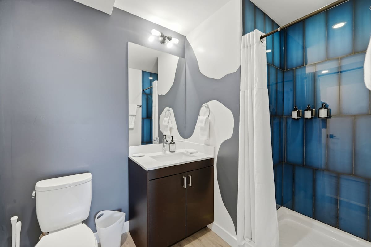 Three-bedroom, 5th floor, photo 16 of 36