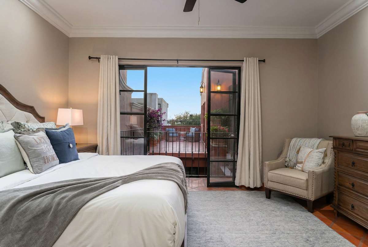 Casa Mimosa, 3BR Retreat with Rooftop & City Views 4