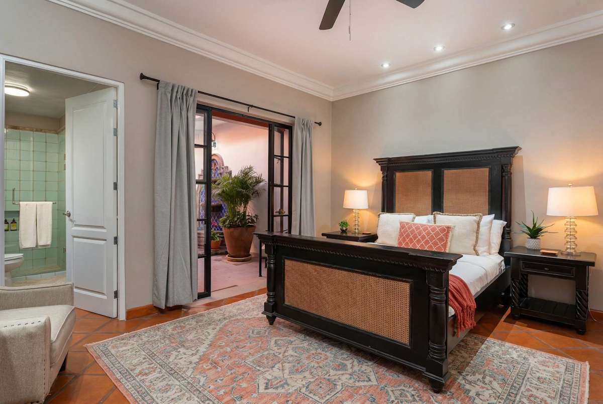 Casa Mimosa, 3BR Retreat with Rooftop & City Views 13