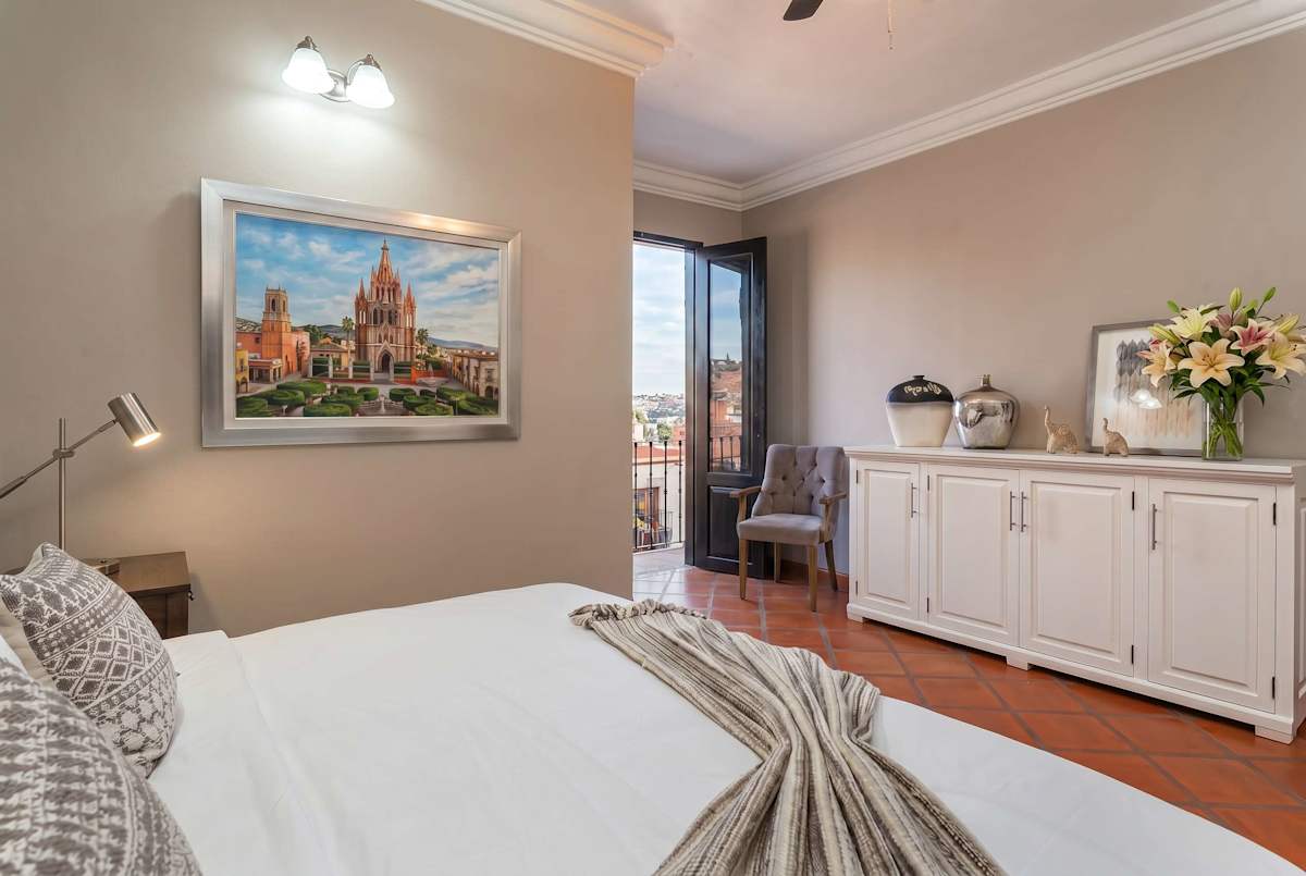 Casa Mimosa, 3BR Retreat with Rooftop & City Views 17