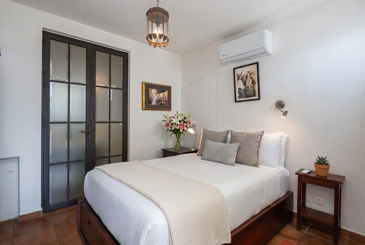 Casa Laura, Architectural Gem w/ Rooftop Views 8